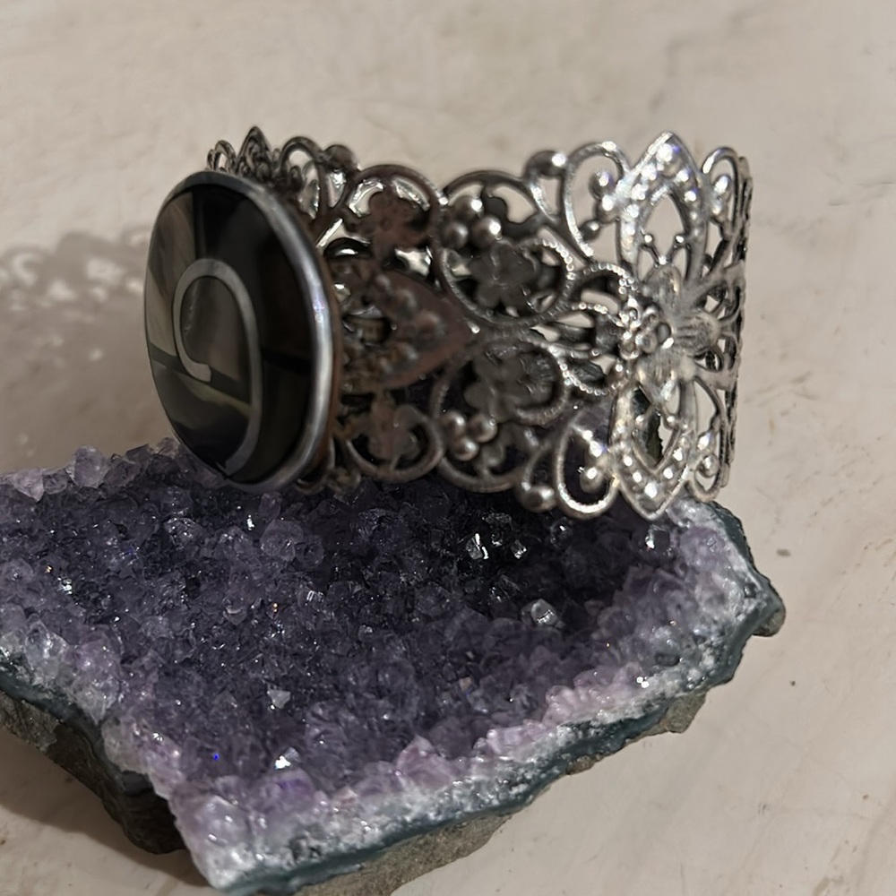 Bracelet, Cuff W Shell Circle Design - image 4